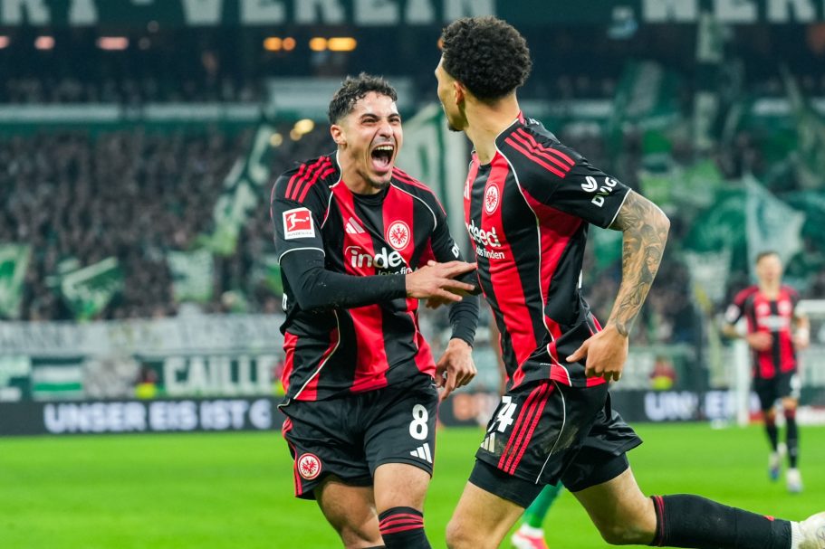 Jubel Nnamdi Collins und Fares Chaibi Fares Chaibi und Nnamdi Collins von Eintracht Frankfurt jubeln nach dem Tor zum 1:2 gegen Werder Bremen im Weserstadion am 16.01.2026